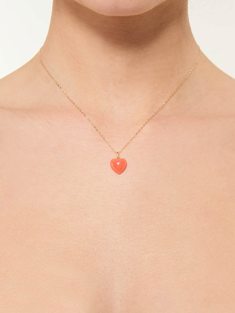 Yellow gold necklace with a heart-shaped coral pendant, 2