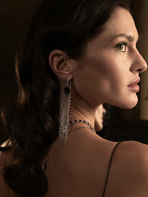 White gold earrings with oval garnet and diamonds, 2