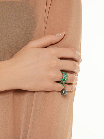 Oxidized gold ring with emeralds and black pearl, 2