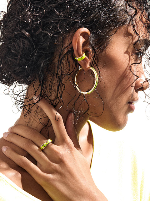 Yellow gold ring with Lime-colored enamel, 2