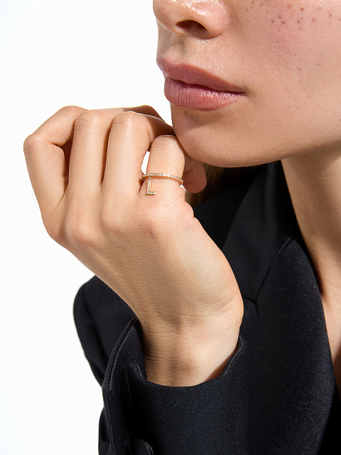 Round Diamond & Gold "L" Letter Ring, 3