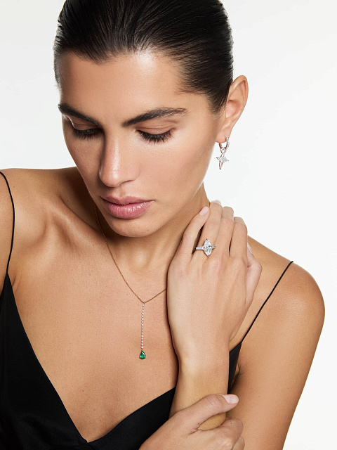 Yellow gold necklace with emerald and diamonds, 3