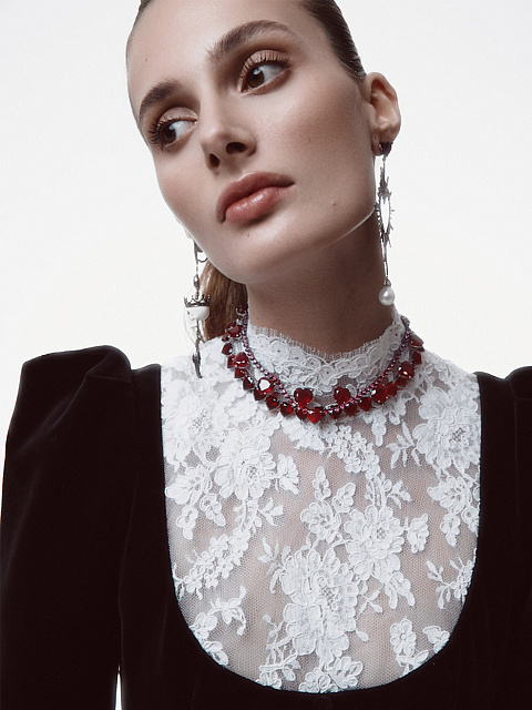 White Gold & Heart Garnet Necklace, 5