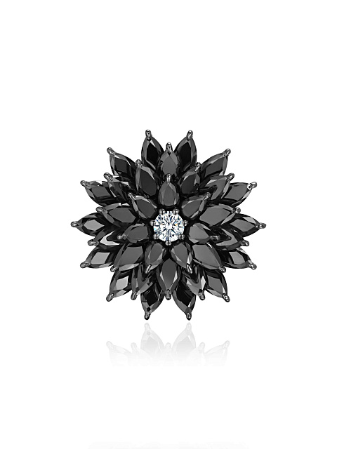 Flower‑shaped oxidized gold ring with black diamonds, 4