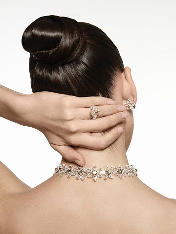 White gold ring with an oval-cut pink diamond, 2