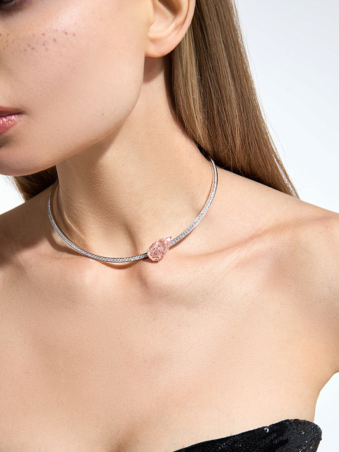 Necklace with an LG pear-cut pink diamond, 4 Necklace with an LG pear-cut pink diamond, 4
