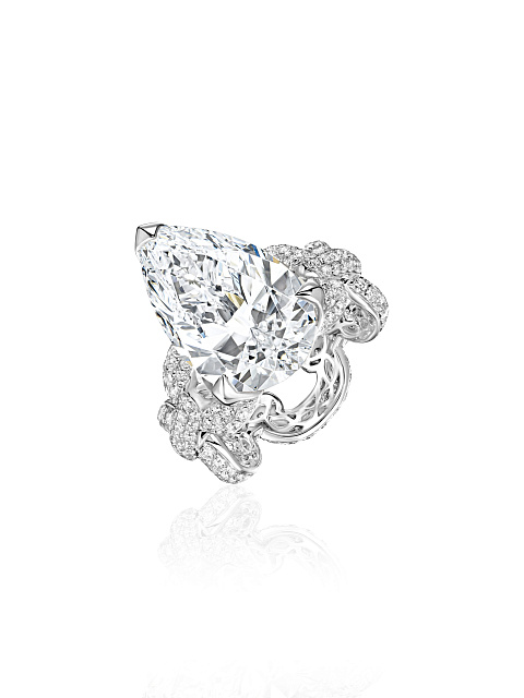 Ring with a pear-cut LG diamond, 1