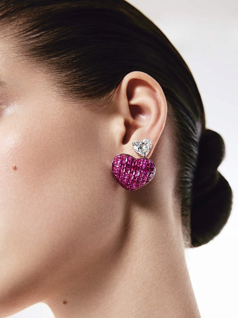 White gold studs with lab-grown heart-cut diamonds, 2 White gold studs with lab-grown heart-cut diamonds, 2