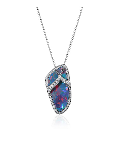 Necklace with an opal pendant, 1