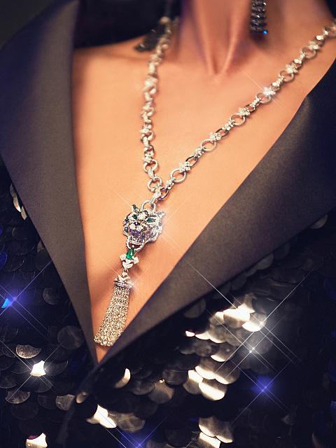 Necklace with a pendant in white gold with emeralds and diamonds, 6