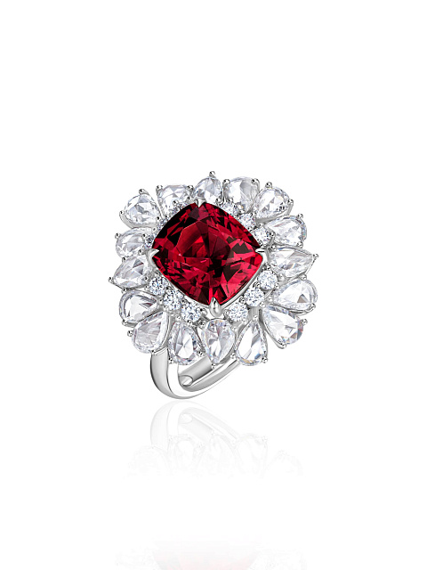 White gold ring with rhodolite and diamonds, 1 White gold ring with rhodolite and diamonds, 1