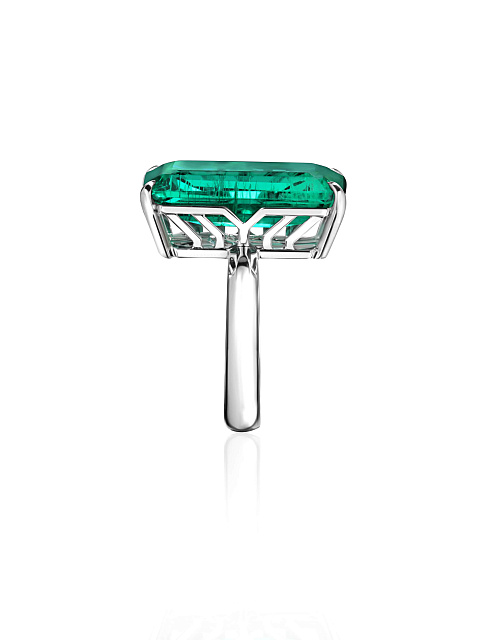 Ring with octagon-cut emerald, 5