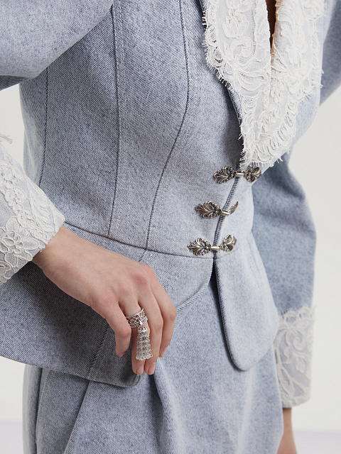 White gold tassel ring with briolette-cut diamonds, 5