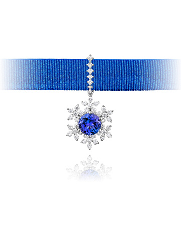 Pendant with tanzanite and round-cut diamonds, 1