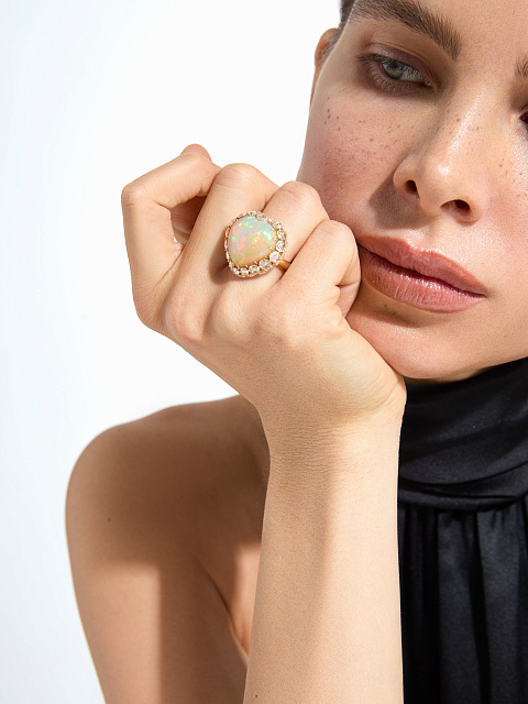 Ring with heart-cut opal, 3
