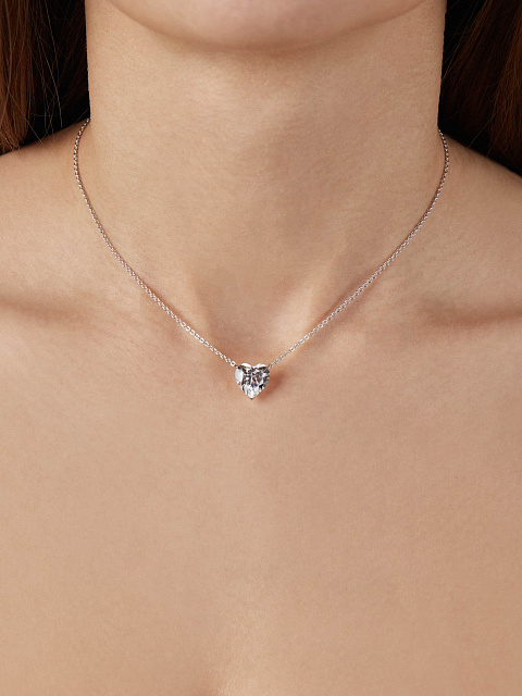 White gold necklace with a heart-cut topaz and rock crystal, 2 White gold necklace with a heart-cut topaz and rock crystal, 2