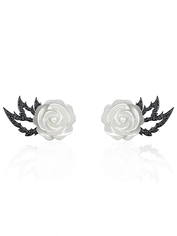 Stud earrings made of blackened gold with carved mother-of-pearl roses and round diamonds, 1
