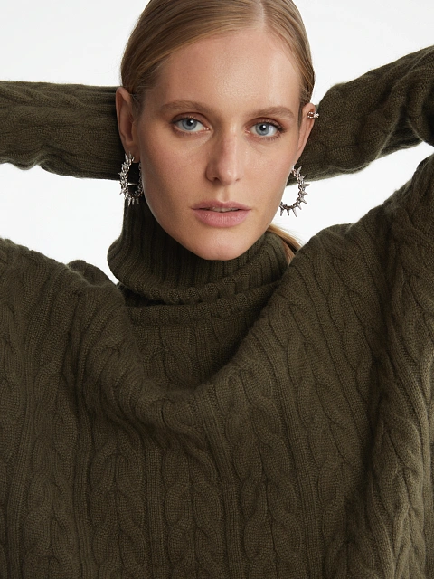 Green cashmere sweater with turtleneck, 6 Green cashmere sweater with turtleneck, 6