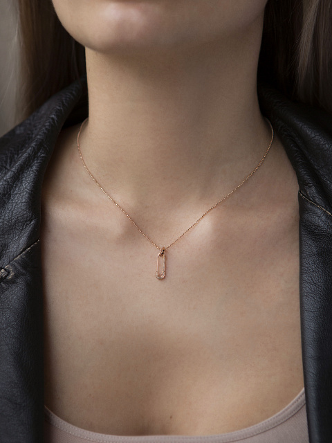 Safety-pin-shaped pendant in rose gold with diamonds, 3