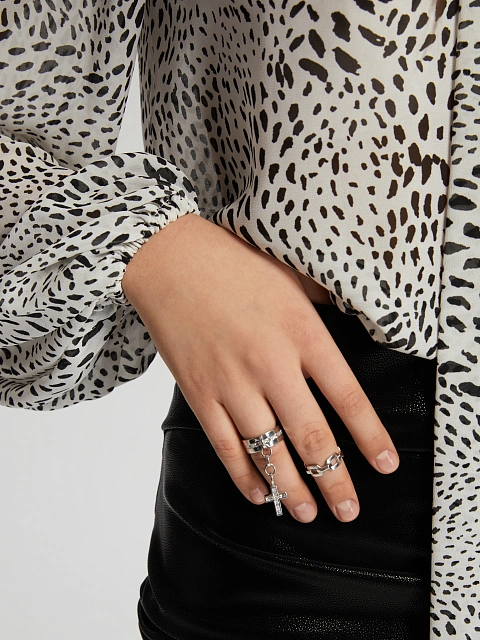 Silver ring with cubic zirconia and a cross-shaped pendant, 3