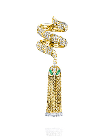 Yellow gold hand ring with diamonds and emerald, 1