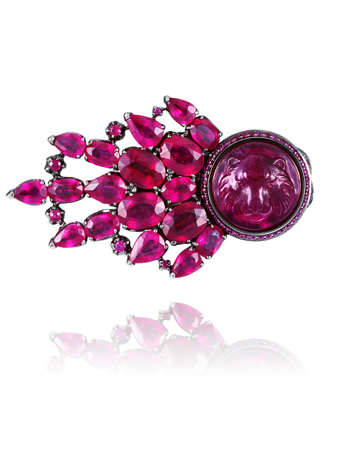 Blackened gold ring with a cameo on ruby, 4 Blackened gold ring with a cameo on ruby, 4