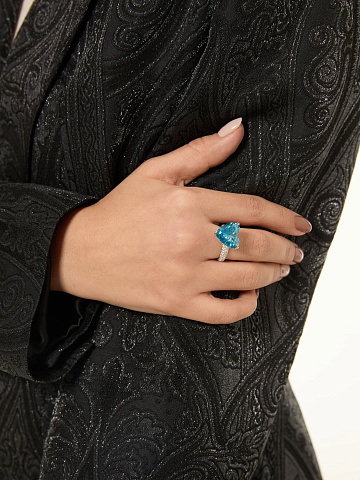 Heart Fancy Vivid Blue Diamond, Round Diamond & White Gold, 2