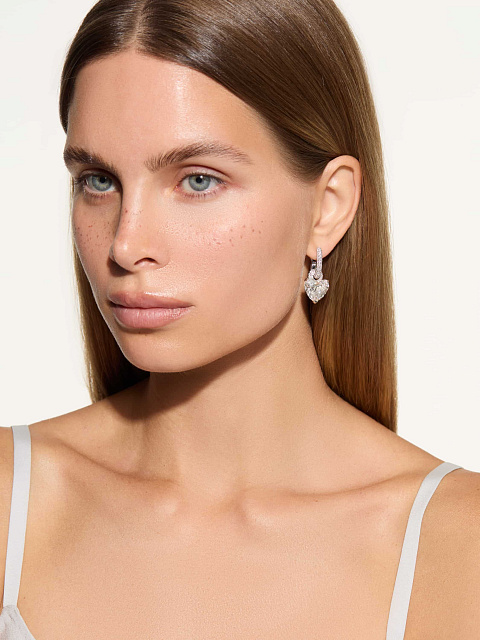 White earrings with LG diamonds in a heart cut, 2