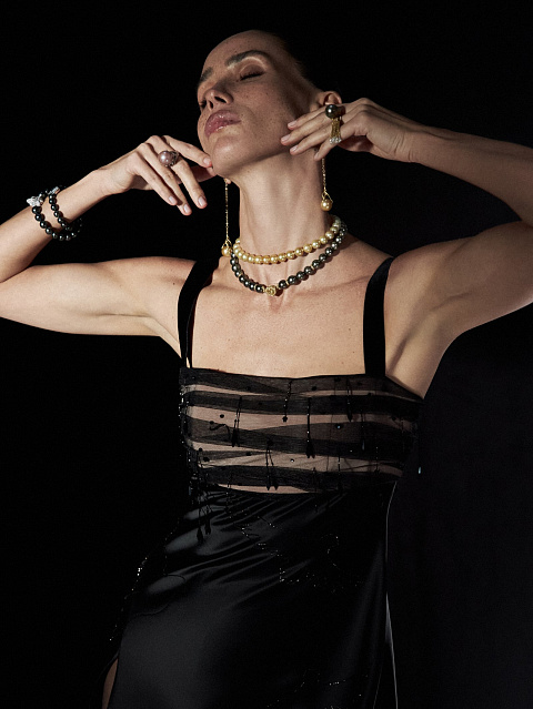 Yellow gold earrings with pearls and diamonds, 2 Yellow gold earrings with pearls and diamonds, 2