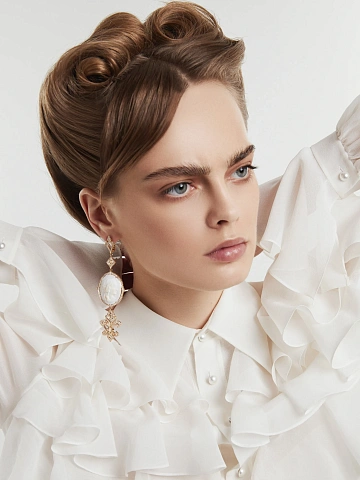 Cameo & Round Diamond & Gold Earrings , 2