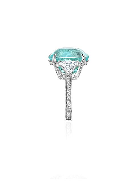 White gold ring with an oval Paraiba tourmaline, 5 White gold ring with an oval Paraiba tourmaline, 5