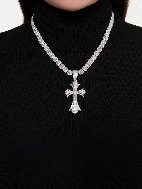White gold cross-shaped pendant with diamonds, 5
