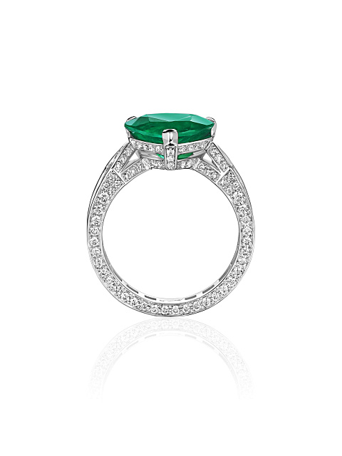 Ring with heart-cut emerald and diamonds, 4