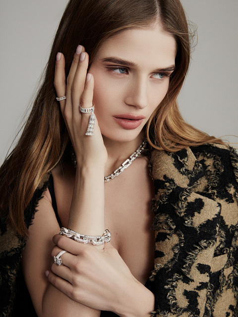 White Gold & Diamond Tassel Ring, 4