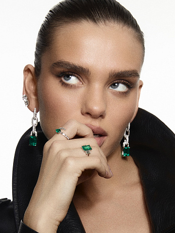 Emerald Baguette, Diamond Trapezoid & White Gold Ring, 2