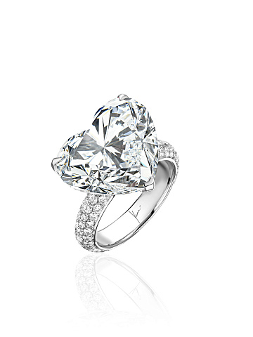 White gold ring with a heart-shaped diamond, 1