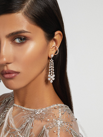 Round Diamond & White Gold Ear Cuff, 2