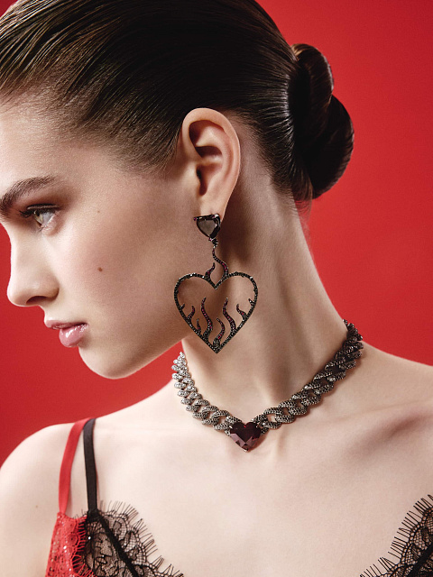 Blackened gold necklace with garnet and diamonds, 2 Blackened gold necklace with garnet and diamonds, 2