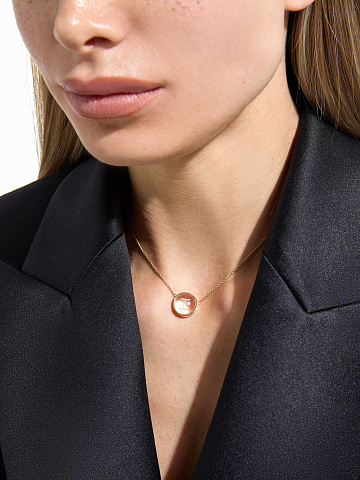 Yellow gold necklace with letter I pendant and rock crystal, 2