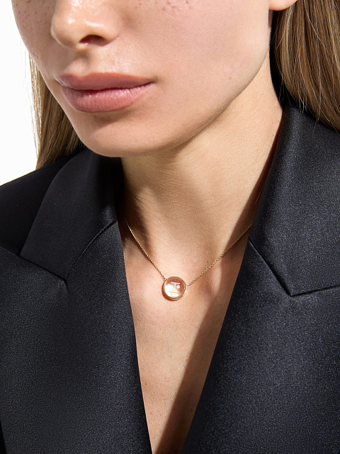 Yellow gold necklace with letter I pendant and rock crystal, 2