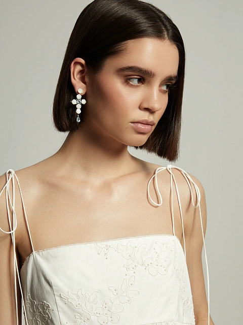 White Gold, Rose-cut Mother-of-Pearl & Topaz Earrings, 2 White Gold, Rose-cut Mother-of-Pearl & Topaz Earrings, 2