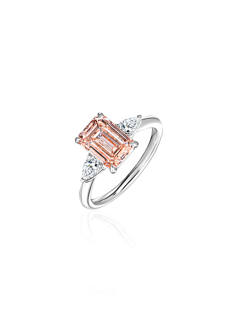 White gold ring with pink LG diamond, 1 White gold ring with pink LG diamond, 1