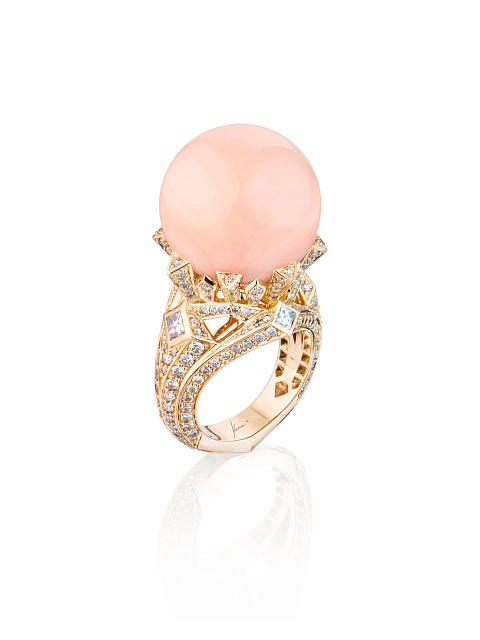 Ring made of rose gold with coral and brown diamonds, 1