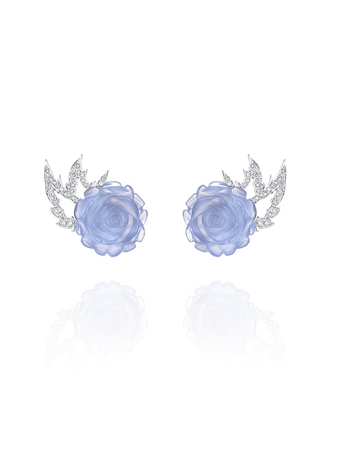 White gold stud earrings with carved roses in blue chalcedony and diamonds, 1