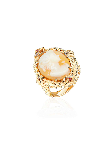 Yellow gold ring with shell cameo and diamonds, 1