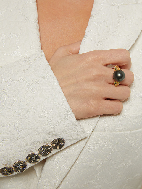 Yellow gold ring with black pearl and beryl, 3