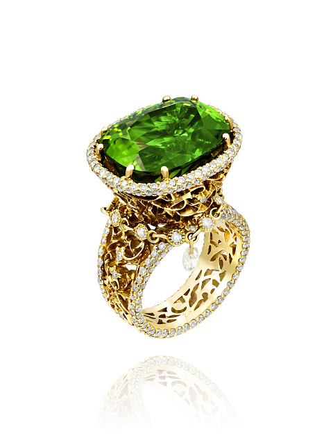 Chrysolite, Yellow Briolette Diamond, Yellow Round Diamond & Gold Ring, 1 Chrysolite, Yellow Briolette Diamond, Yellow Round Diamond & Gold Ring, 1