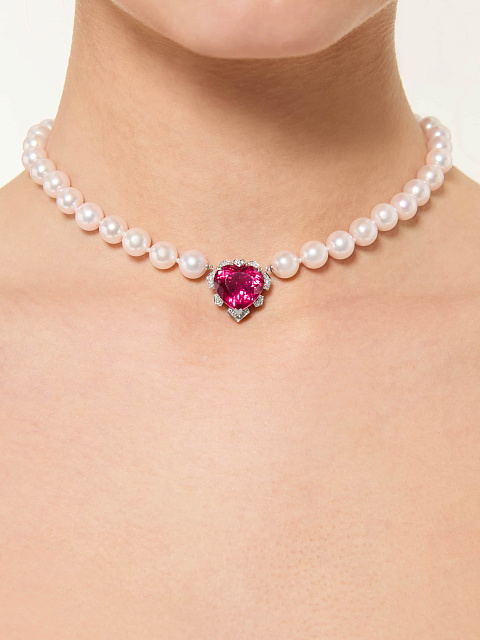 Necklace with Akoya pearls and a heart-cut rubellite, 2 Necklace with Akoya pearls and a heart-cut rubellite, 2