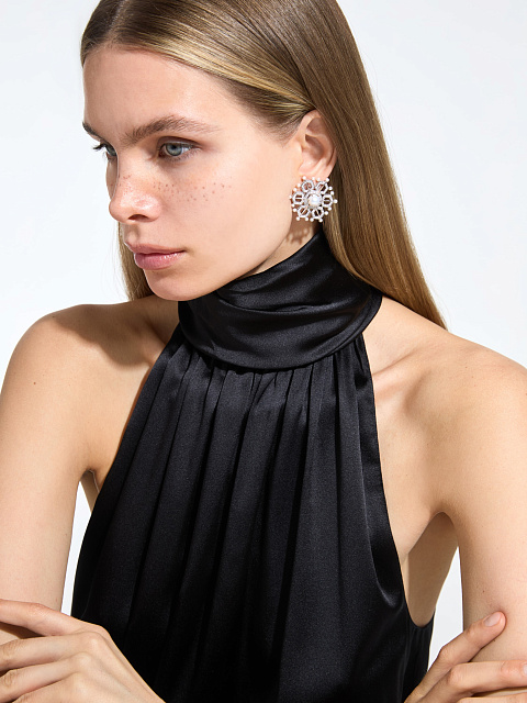 White gold snowflake stud earrings with pearls and diamonds, 2