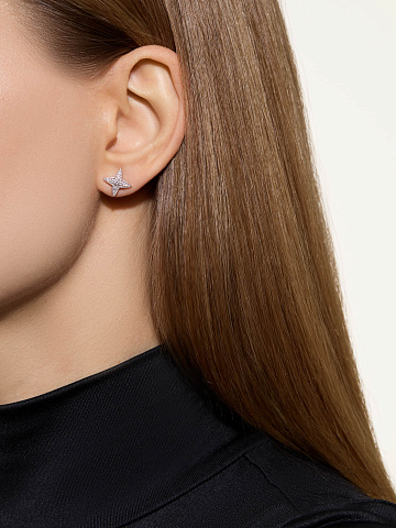 White gold stud earrings with round-cut diamonds, 2